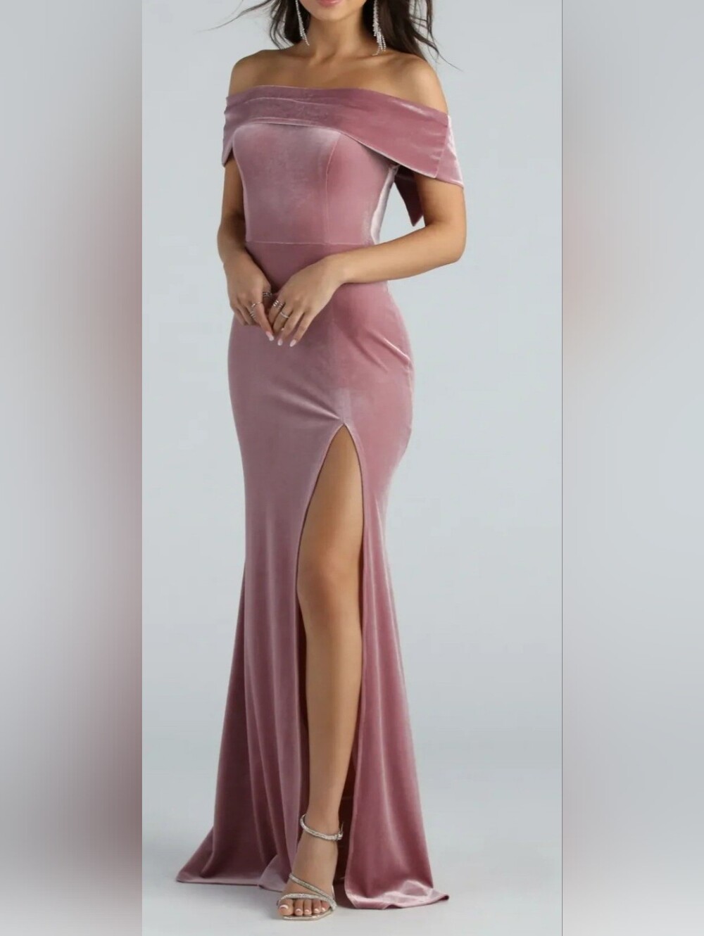 B. Smart Blush Pink Velvet One-Shoulder Slit Gown